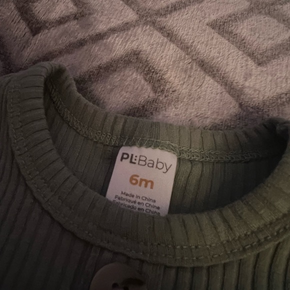 Baby Girl Onesie 6M - Picture 2 of 2